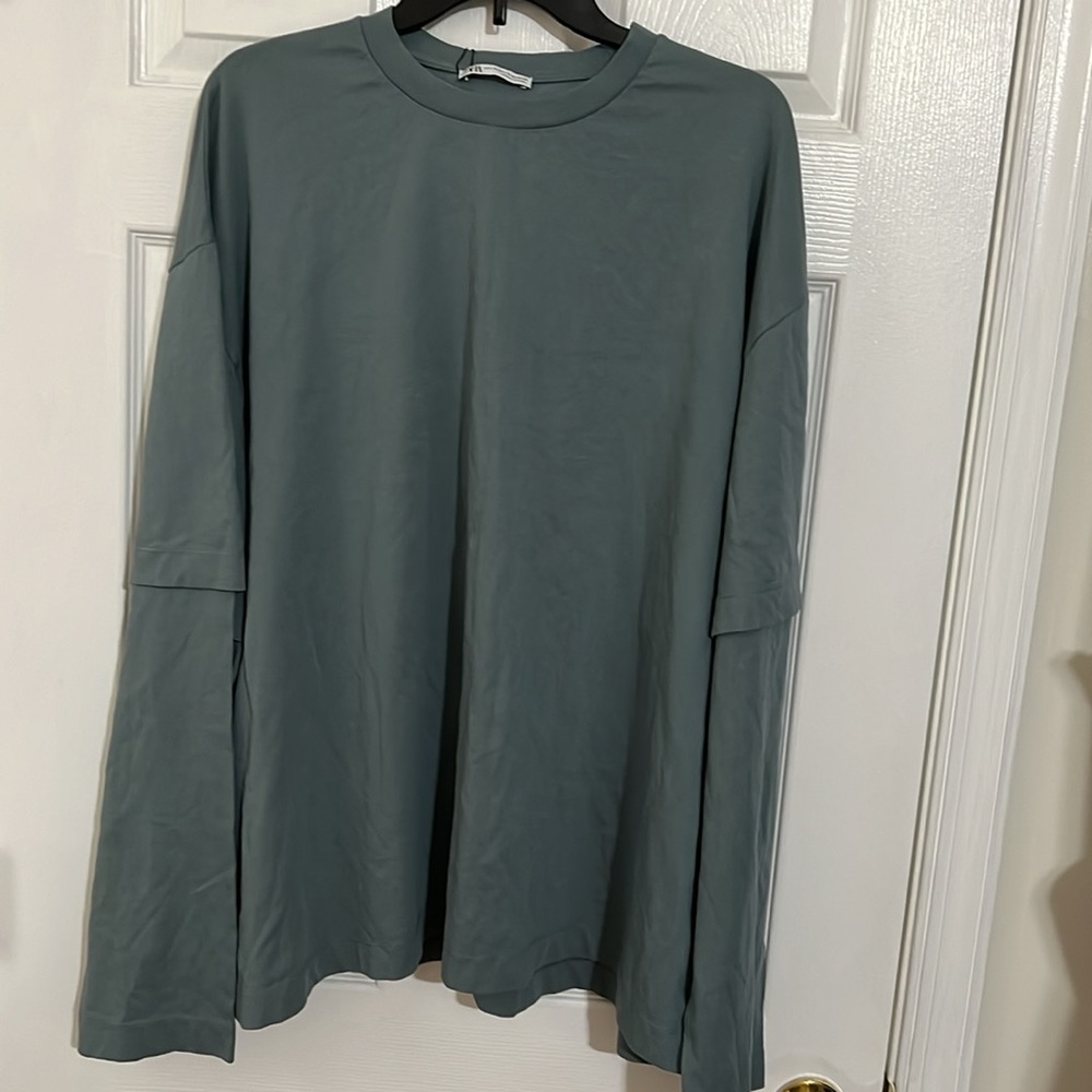 Zara Round neck T-shirt, long double sleeves.